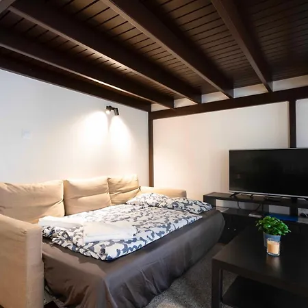 Modern Black Loft Next To New York Cafe 아파트