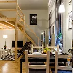 Modern Black Loft Next To New York Cafe Apartamento *