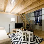 Modern Black Loft Next To New York Cafe Apartman