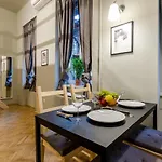 Διαμέρισμα Modern Black Loft Next To New York Cafe Βουδαπέστη