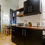 Modern Black Loft Next To New York Cafe Apartman Budapest