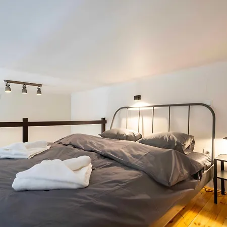 Modern Black Loft Next To New York Café Apartamento *
