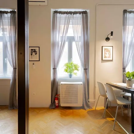 Modern Black Loft Next To New York Café * Budapest