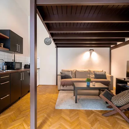 Modern Loft Steps From New York Cafe * בודפשט