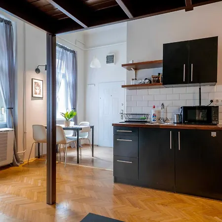 Modern Black Loft Next To New York Cafe